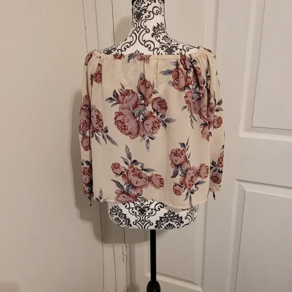 Live 4 truth floral top‎